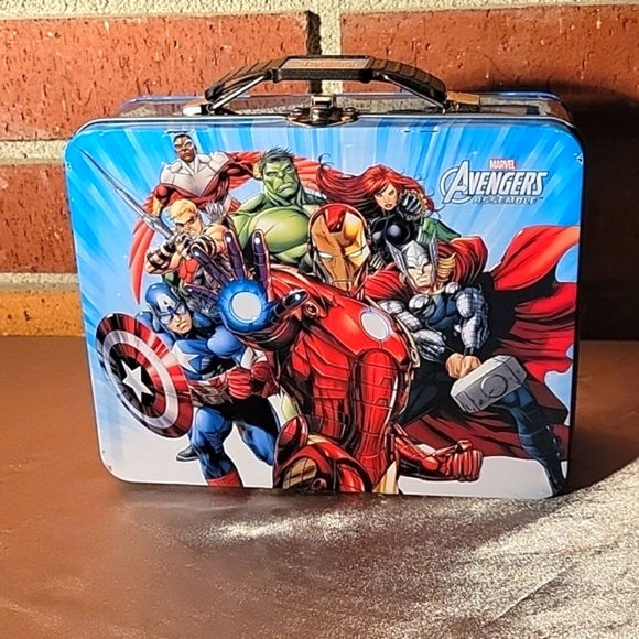 Vintage Marvel the Avengers Metal Lunch Box - Picture 1 of 10